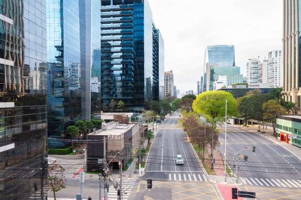 O imóvel e o cruzamento da Rua Tabapuã — imóvel de esquina da Faria Lima com a Rua Tabapuã.